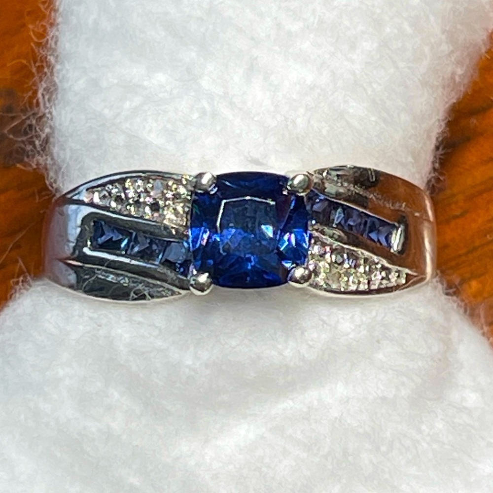 1.5 ct Lab-Created Tanzanite & Diamond Accent‎ Ring – .925 Sterling Silver-Sz 9 - Picture 2 of 6